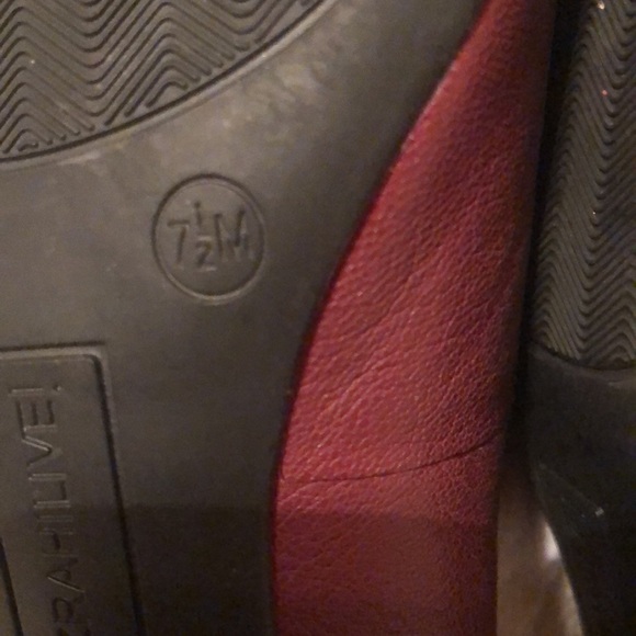 Woman’s Isaac Mizrahi burgundy fall beaded heeled shoes - Picture 11 of 14